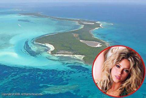 Шакира<br />
У певицы есть собственный райский уголок. Ей принадлежит остров Bonds Cay площадью 700 акров. За него она заплатила сумму в 16 миллионов долларов. Правда, звезда не одна владеет островом — права на него разделяют также музыканты Роджер Уотерс и Алехандро Санс.<br />
