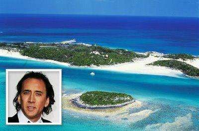 Николас Кейдж<br />
Один из островов Багамского архипелага, имеющий название Лиф Кей, принадлежит голливудскому актеру Николасу Кейджу. В инфраструктуру острова входят 19 зданий, 1500-футовая взлетно-посадочная полоса, пристань для яхт и солнечная электростанция. Кейдж приобрел этот тропический уголок за 3 миллиона долларов, а  сейчас остров выставлен на продажу за 7 миллионов долларов.<br />
