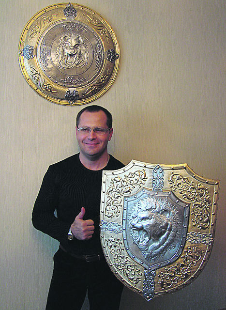 Мастер. Сергей Филиппенко в окружении своих уникальных работ. Фото из архива С. Филиппенко