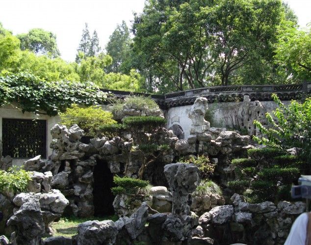 Сад Юйюань<br />
Сад Юйюань в Шанхае — частный классический сад Китая. Он расположен в самом сердце старого города Наньши. Название его означает 