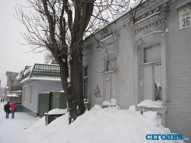 Днепропетровск продолжает заметать снегом. Фото: А. Никитин
