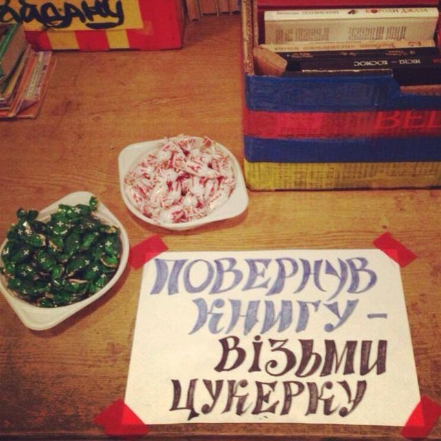 В Украинском доме работает настоящия библиотека. Фото: Facebook