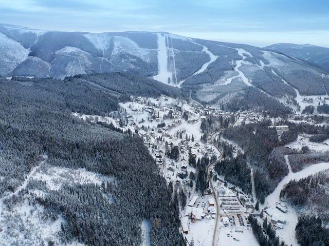 Шпиндлерув Млын. На главном горнолыжном курорте Чехии больше всего трасс и подъемников, но всегда многолюдно и цены выше