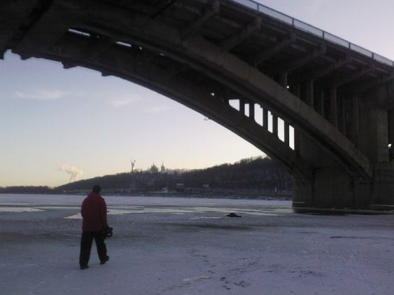 Мужчина разбился о лед. Фото: Магнолия-ТВ