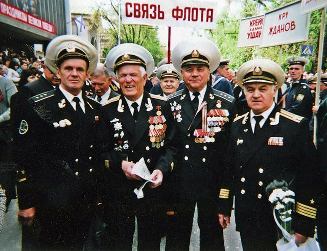 Ветераны на параде. Фото из архива В. Митрохина