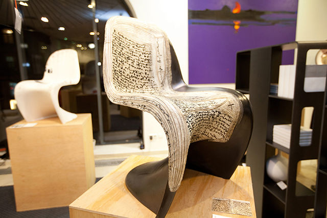 Легендарные стулья стали арт-объектами. Фото: buro247.ua