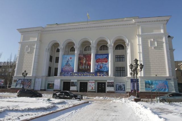 Здание театра. Открыто перед самой войной — в 1941 году | Фото: Анастасия Искрицкая