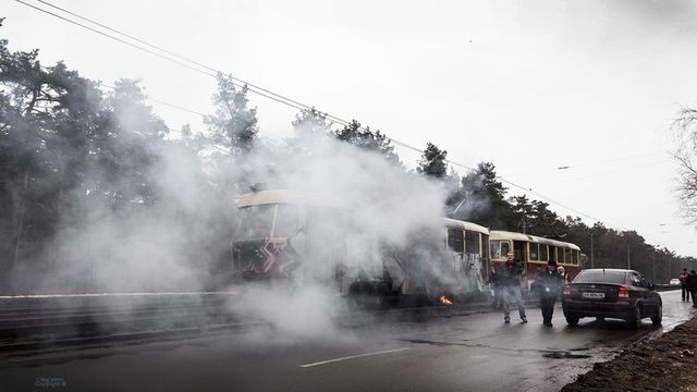В Киеве горел трамвай. Фото: Олег Макаренко (http://vk.com/olegomm)
