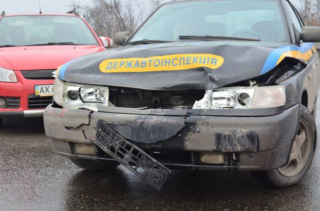 Итог: авто – со вмятинами, а горе-водитель устроила скандал. Фото: gai.kharkov.ua | Фото: Анастасия Искрицкая