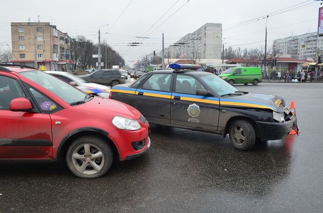 Итог: авто – со вмятинами, а горе-водитель устроила скандал. Фото: gai.kharkov.ua | Фото: Анастасия Искрицкая