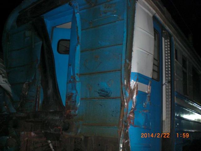 Ночью под Киевом столкнулись электричка и грузовик. Фото пресс-службы ЮЗЖД