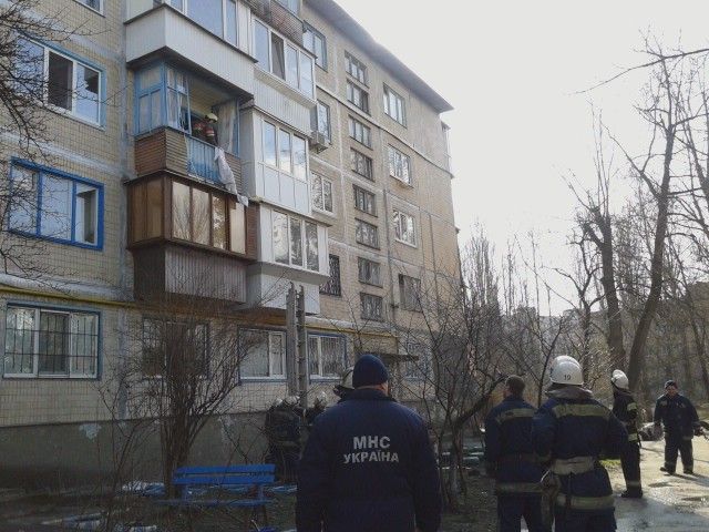 Взрыв снес в квартире балконное остелленение. Фото: Магнолия-ТВ