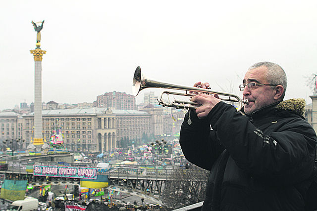 Трубач Майдана будет следить за властью<br /><br />
Под мелодию трубы Константина Олейника активисты шли в атаку и строили баррикады на Грушевского. Теперь его так и называют — трубач Майдана. 