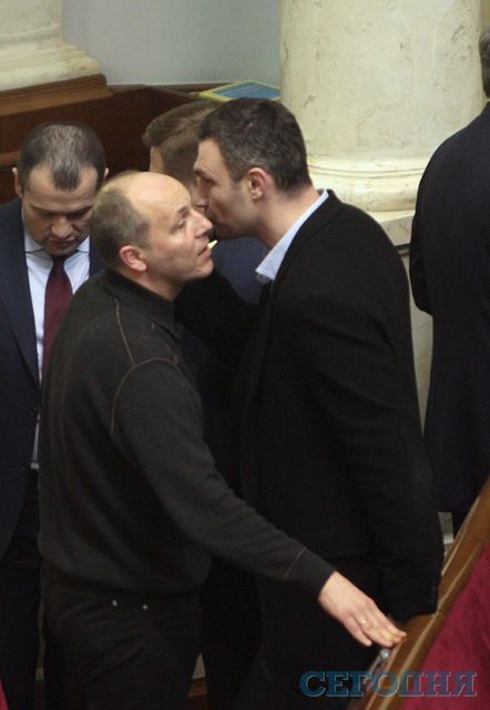 Виталий Кличко общался с Андреем Парубием | Фото: Григорий Салай