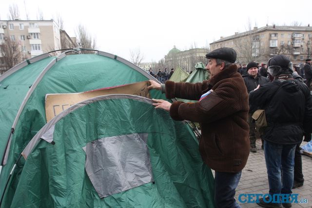 В Донецке проходит два митинга. Фото: Антон Глушков