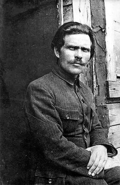 Нестор Махно<br />
(1888—1934)<br />
Организатор анархического движения на юге Украины в период Гражданской войны 1918—1920 гг. (центр — родное Гуляйполе). Приказы подписывал 
