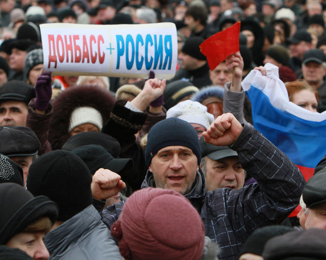 Как в Донецке проходил пророссийский митинг. Фото: Сергей Ваганов "Сегодня"
