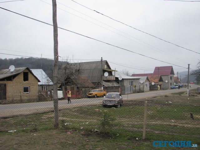 Поселок Середнее населен ромами. Фото: Т.Самотый 