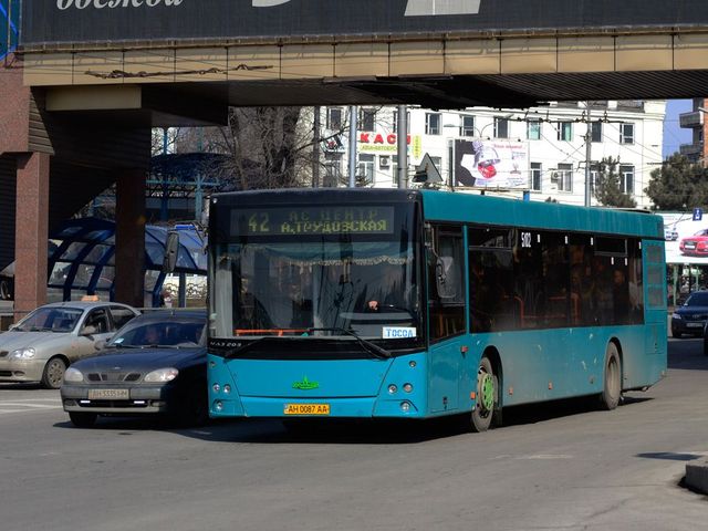 ПОЧТИ ЦЕЛЫЙ ЧАС В ПУТИ<br />
Самый длинный автобусный маршрут Донецка 42-в — 28,2 километра. Маршрут соединяет центр города с поселком шахты 