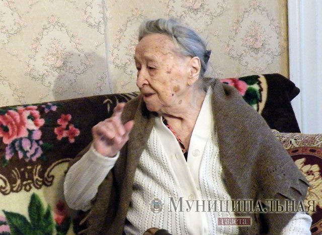 ГЛАВНОЙ ДОЛГОЖИТЕЛЬНИЦЕ — 106 ЛЕТ<br />
Мария Александровна Титова является старейшей жительницей Донецка. В январе дончанка, которая проживает в Ленинском районе, отметила свой 106-й день рождения. Фото: mungaz.net