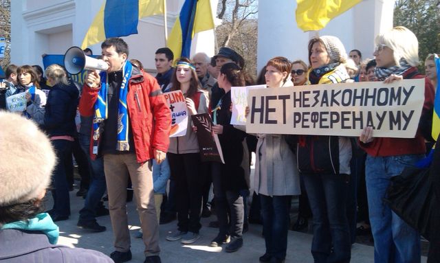 В Симферополе прошел митинг против референдума и в поддержку единства Украины