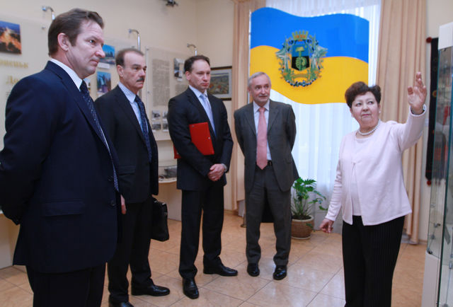 В мэрию Донецка прибыла делегация Послов особого назначения. Фото: С. Ваганов
