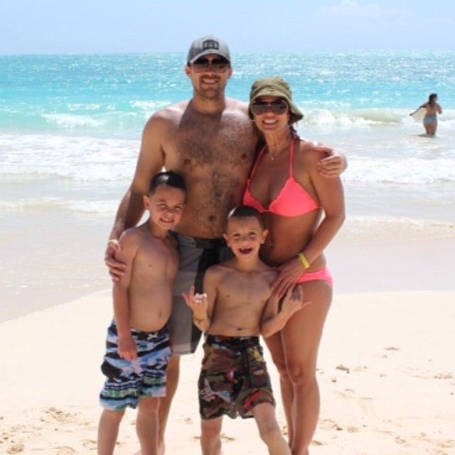 Бритни Спирс и Дэвид Лукадо с детьми на Гавайях. Фото:Instagram.com