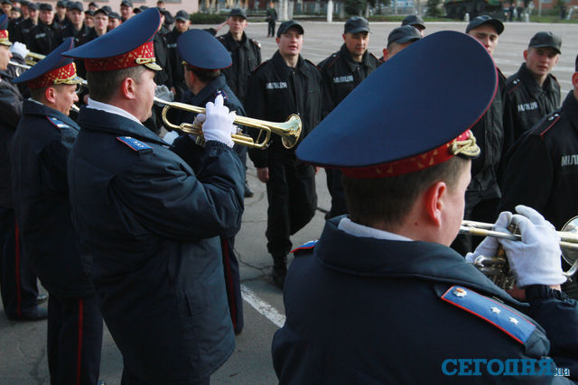В Донецк прибыли военные из Крыма. Фото: Сергей Ваганов