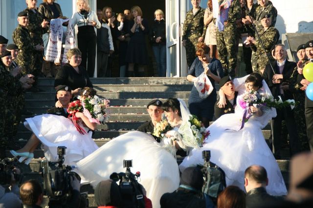 Пехотинцы сыграли свадьбы Фото: mil.gov.ua