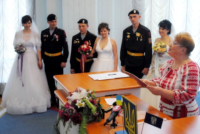 Пехотинцы сыграли свадьбы Фото: mil.gov.ua