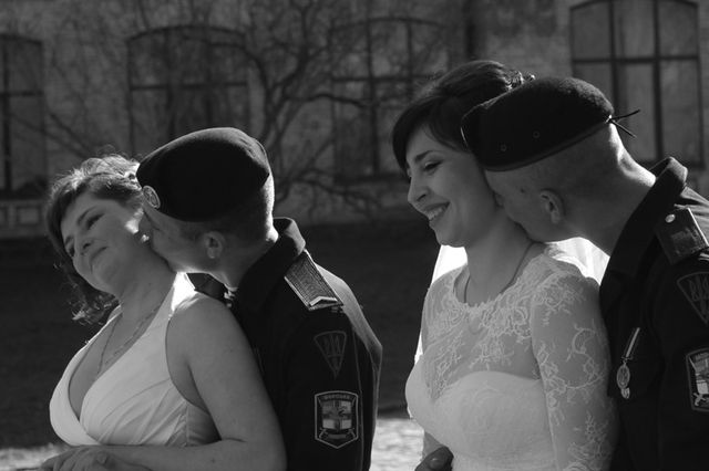 Организовать свадьбы морпехов помогли люди из соцсетей. Фото: weddingmagazine.com.ua