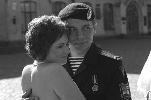 Организовать свадьбы морпехов помогли люди из соцсетей. Фото: weddingmagazine.com.ua