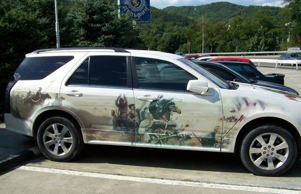 Автомобили украшают вышивками и патриотическими картинами. Фото из социальных сетей.