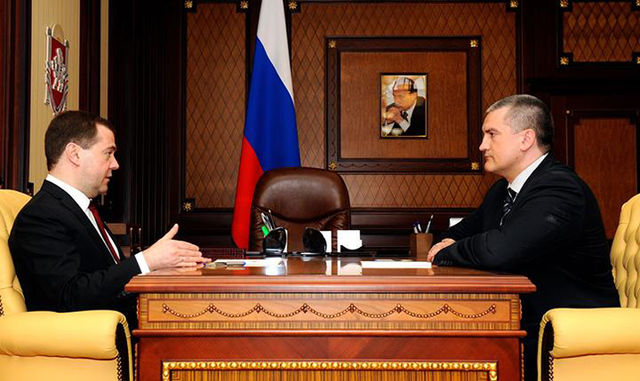 В кабинете Аксенова повесили портрет Владимира Путина 