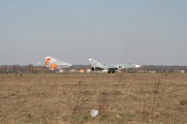 Украинские военные льотчики провели учения на Су-24. Фото: mil.gov.ua