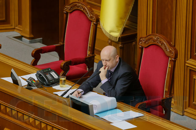 Турчинов понял, что бороться с коррупцией депутаты сегодня не настроены | Фото: Сергей Николаев