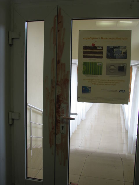 Пострадали кабинеты на первых трех этажах. Фото: Дана Жданова, "Сегодня"