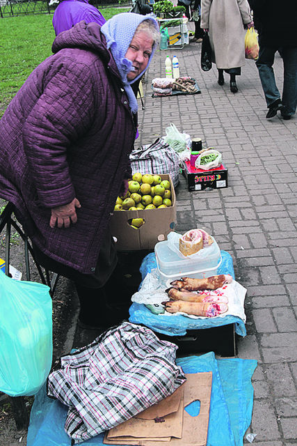 Торговцы признаются: им проще заплатить штраф, чем работать на легальных базарах | Фото: Григорий Салай