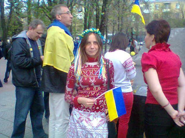 В Луганске поддерживали единство Украины, расписывали пасхальные яйца и собирали провизию для военнослужащих. Фото: 24tv.ua