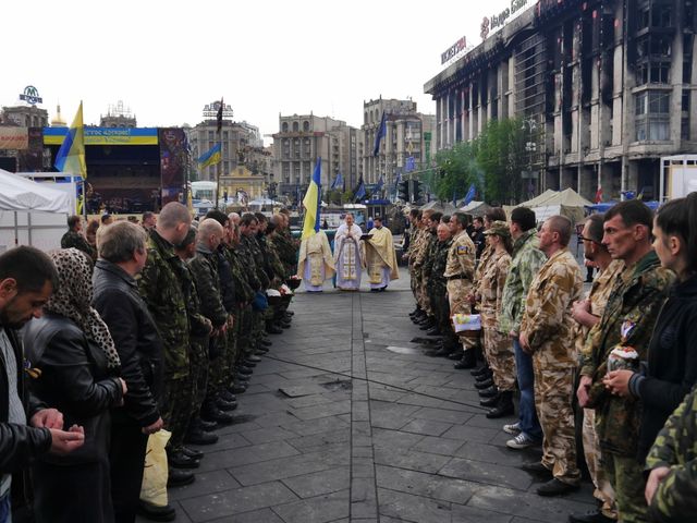 В часовне Героев Небесной сотни освятили куличи Фото: gazeta.ua
