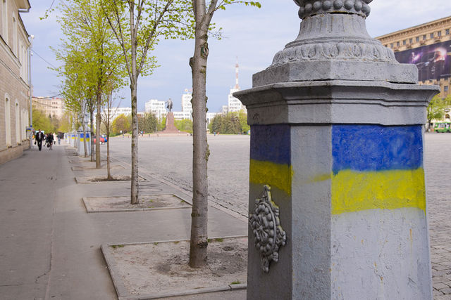 <p>Патріоти обіцяють, що продовжать прикрашати Харків прапорами України.&nbsp;Фото: соцмережі</p>