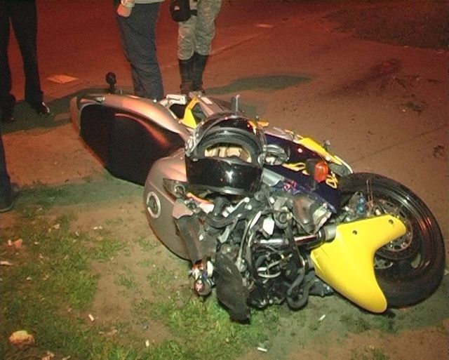 <p>Мотоцикліст протаранив "Фольксваген". Фото: Магнолія-ТВ</p>