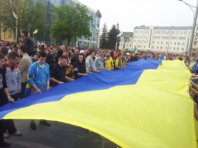<p>Марш за єдину України у Харкові починався мирно Фото: facebook.com/kristina.berdinskikh</p>