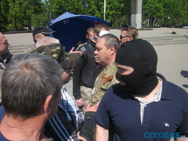 В Донецке митинговали на площади Ленина и захватили областной телерадиоканал. Фото: А.Худотеплый