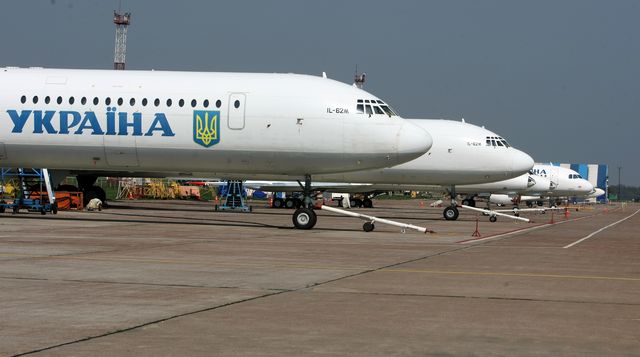 Вся президентська рать. На лінійці спецстоянці в Бориспільському аеропорту не вистачає тільки Ан-148, який поки знаходиться у держпідприємства 
