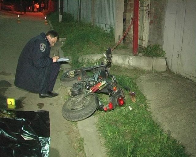 Мотоциклист погиб из-за самодельного шлагбаума. Фото: Магнолия-ТВ