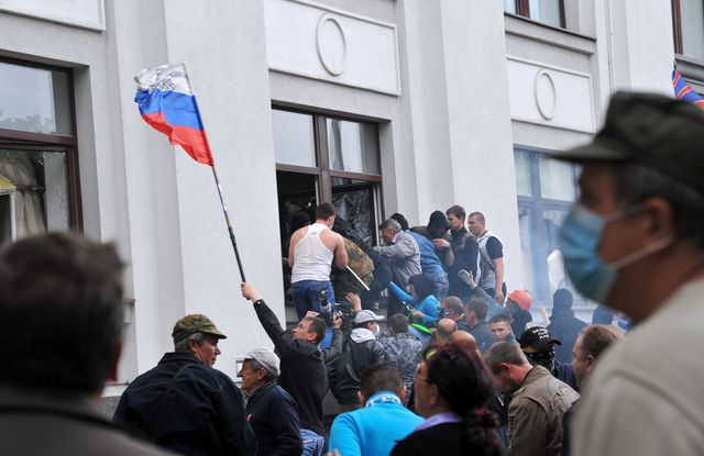 В Луганске захватили ОГА. Фото: AFP