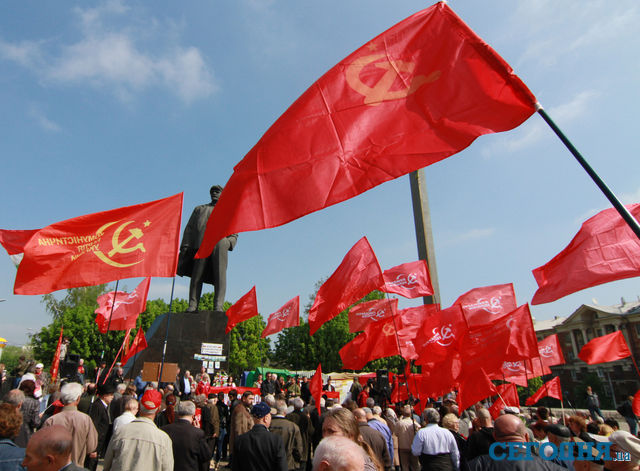 В Донецке проходит митинг коммунистов. Фото: С.Ваганов и Д.Жданова