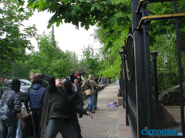 В Донецке захватили областную прокуратуру. Фото: Д.Жданова, "Сегодня"