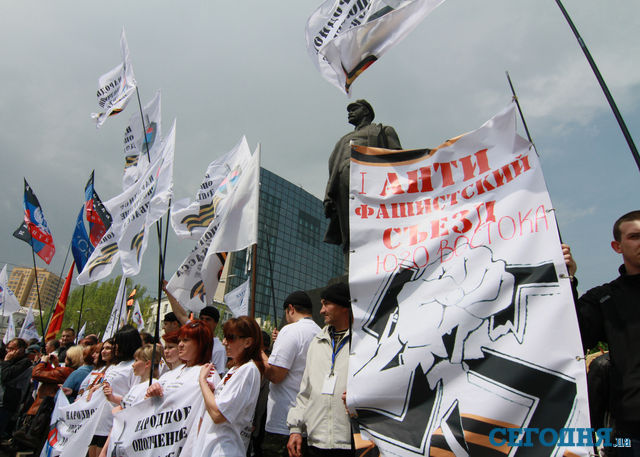 В Донецке митинговали коммунисты и пророссийские активисты.  Фото: С.Ваганов, Д.Жданова, А. Худотеплый
